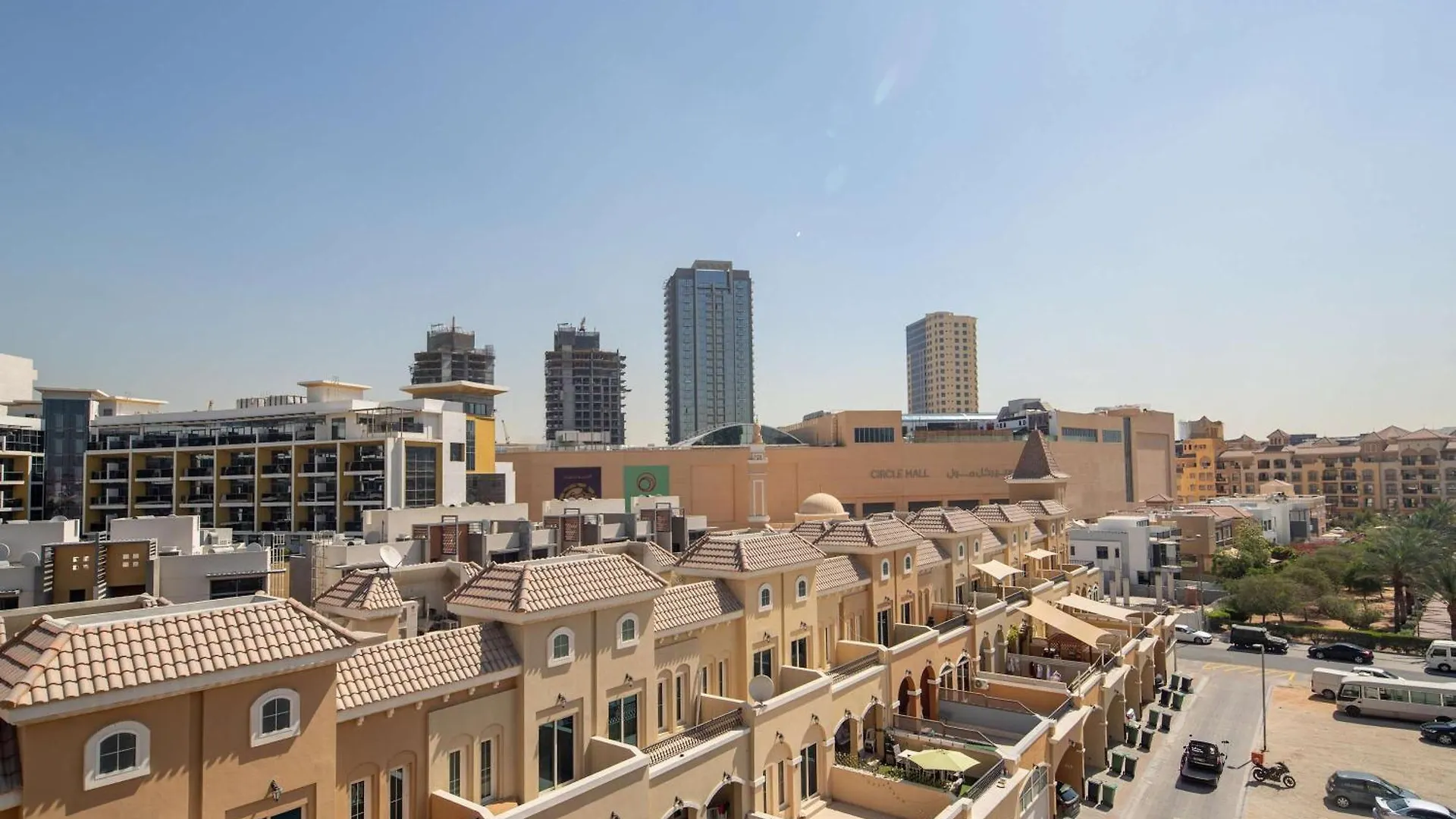 Frank Porter - Rokane G22 Dubai Apartment